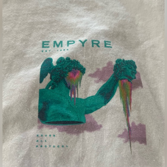 NWOT Empyre Graphic Tee with Statue Design Size large. - Picture 1 of 4